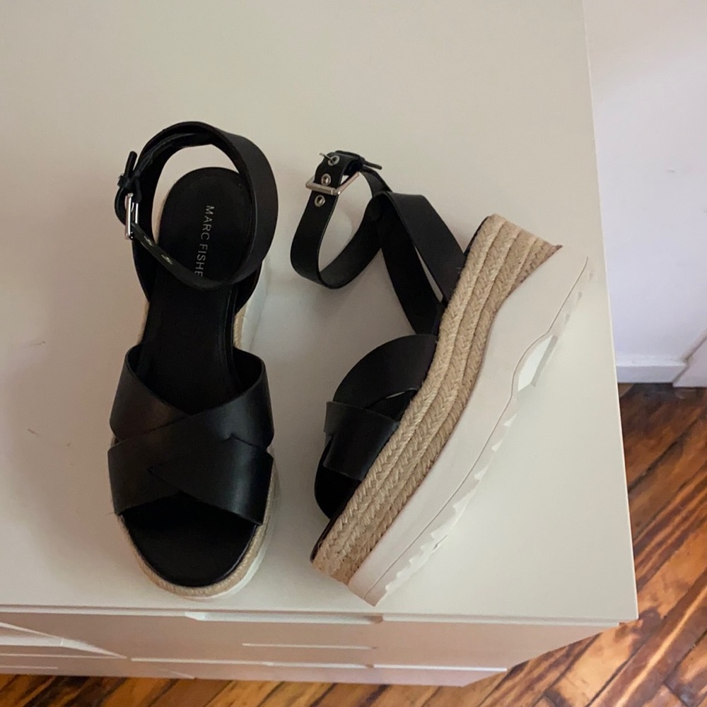 LIKE NEW! MARC FISHER Platform Strappy Sandal 7
